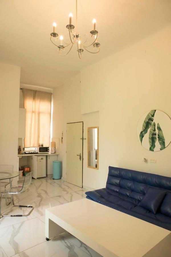 Bauhaus Stylish Apartments - By Bookiz Tel Aviv Ngoại thất bức ảnh