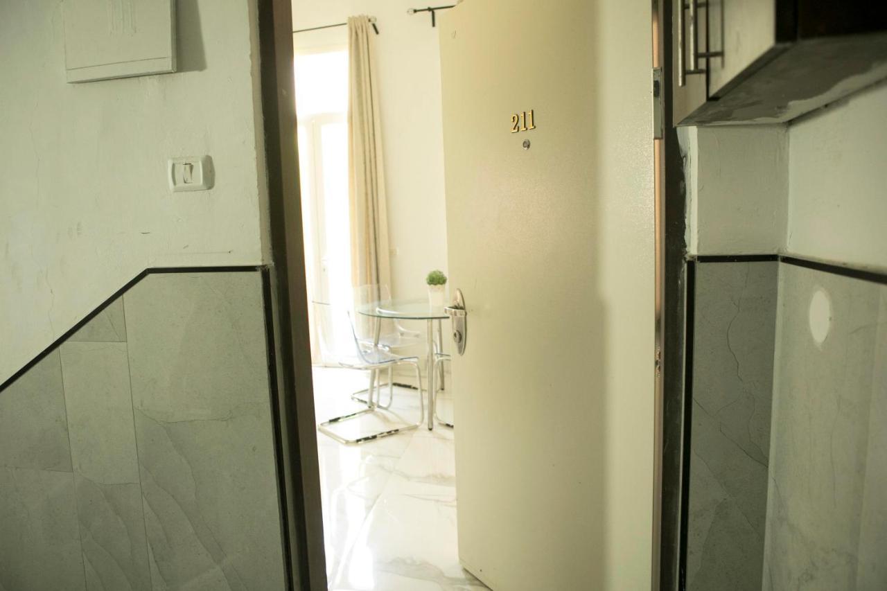 Bauhaus Stylish Apartments - By Bookiz Tel Aviv Ngoại thất bức ảnh