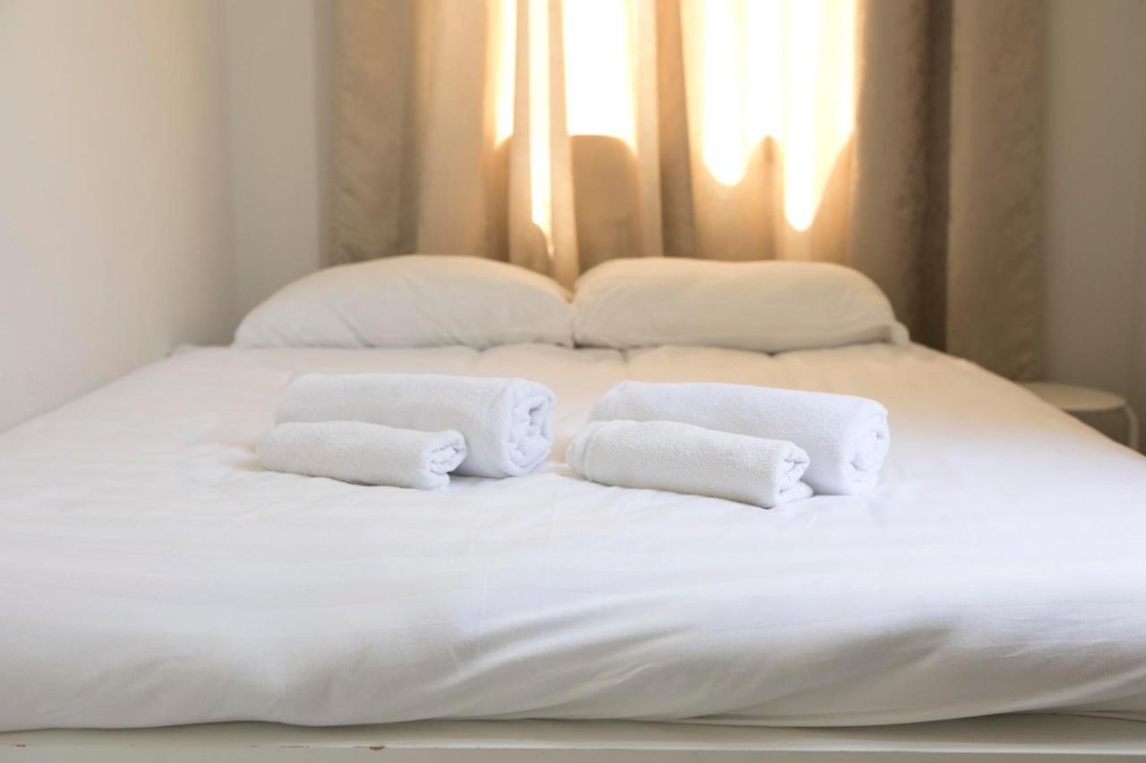 Bauhaus Stylish Apartments - By Bookiz Tel Aviv Ngoại thất bức ảnh