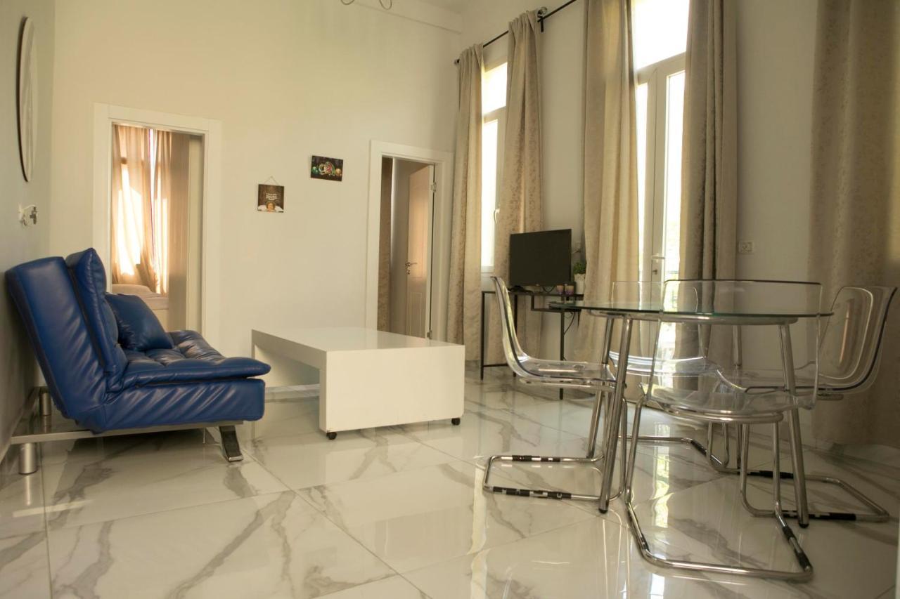Bauhaus Stylish Apartments - By Bookiz Tel Aviv Ngoại thất bức ảnh